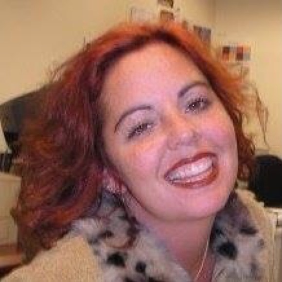 Meet your Posher, Dee - Picture 3 of 7